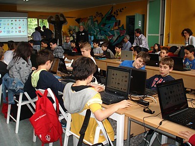 Un istante del primo dojo ( 8 maggio 2016, dojo inaugurale di CoderDojo Arese )